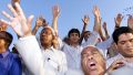 “O Prefeito Lindberg e lideres religiosos no Morro do Cruzeiro“ Foto Alessandro Costa